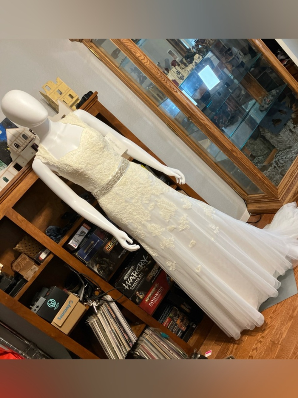 David’s bridal nwt (as-is due to discoloration ) SMRP 599 size 4 ivory lace